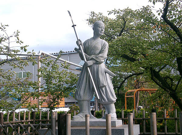 Nakanotakekostatue