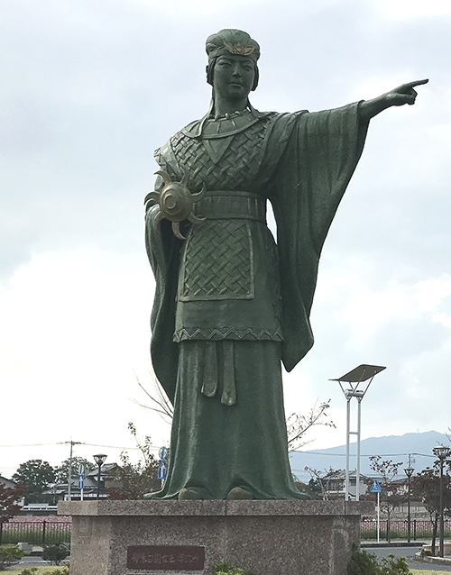 himiko statue